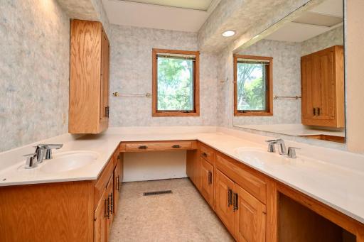 15 En Suite Bathroom I.jpg