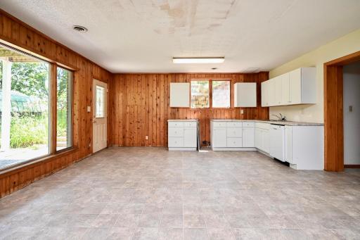 22 LL Kitchenette.jpg