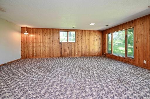 20 LL Family Room II.jpg