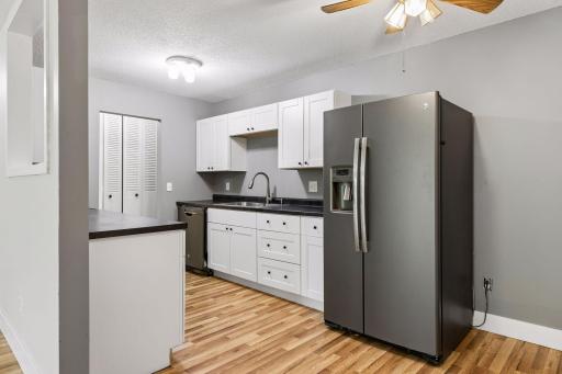 1304 W Medicine Lake Drive, 320, Minneapolis, MN 55441