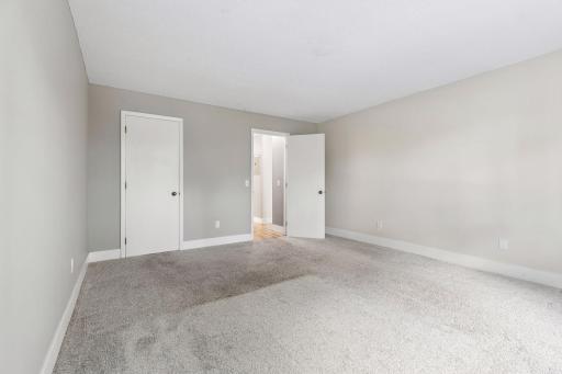 1304 W Medicine Lake Drive, 320, Minneapolis, MN 55441