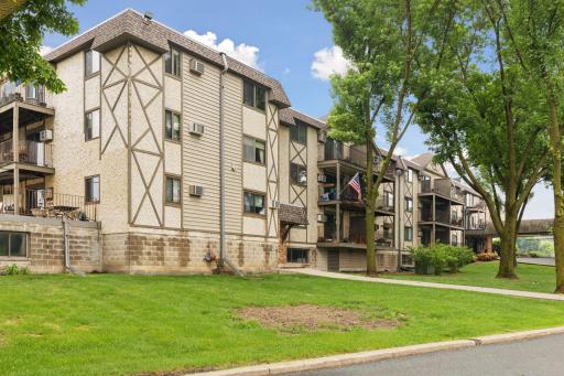 1304 W Medicine Lake Drive, 320, Minneapolis, MN 55441