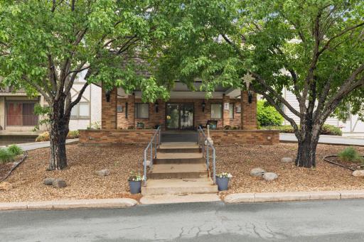 1304 W Medicine Lake Drive, 320, Minneapolis, MN 55441