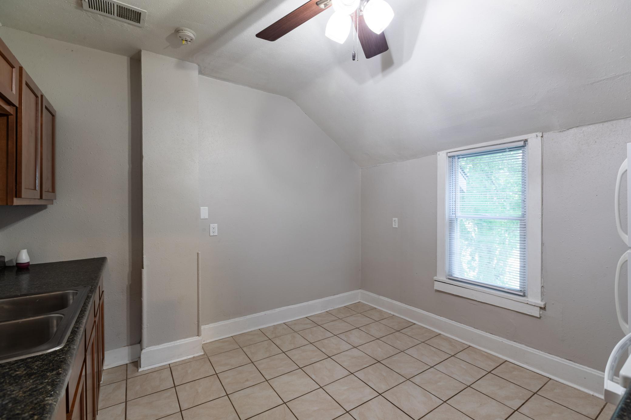 Eat in dining option- upper unit