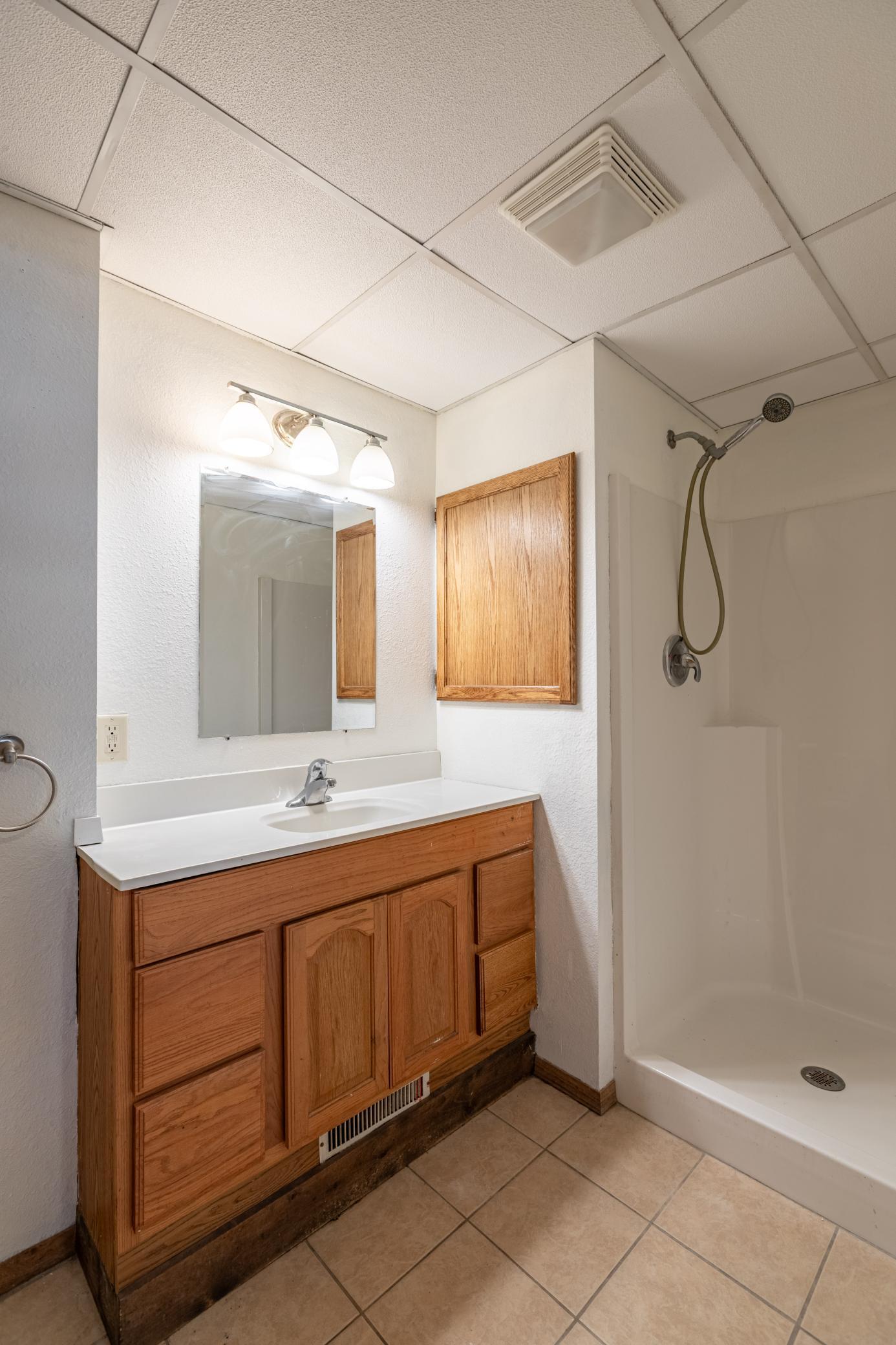 Main floor full bath