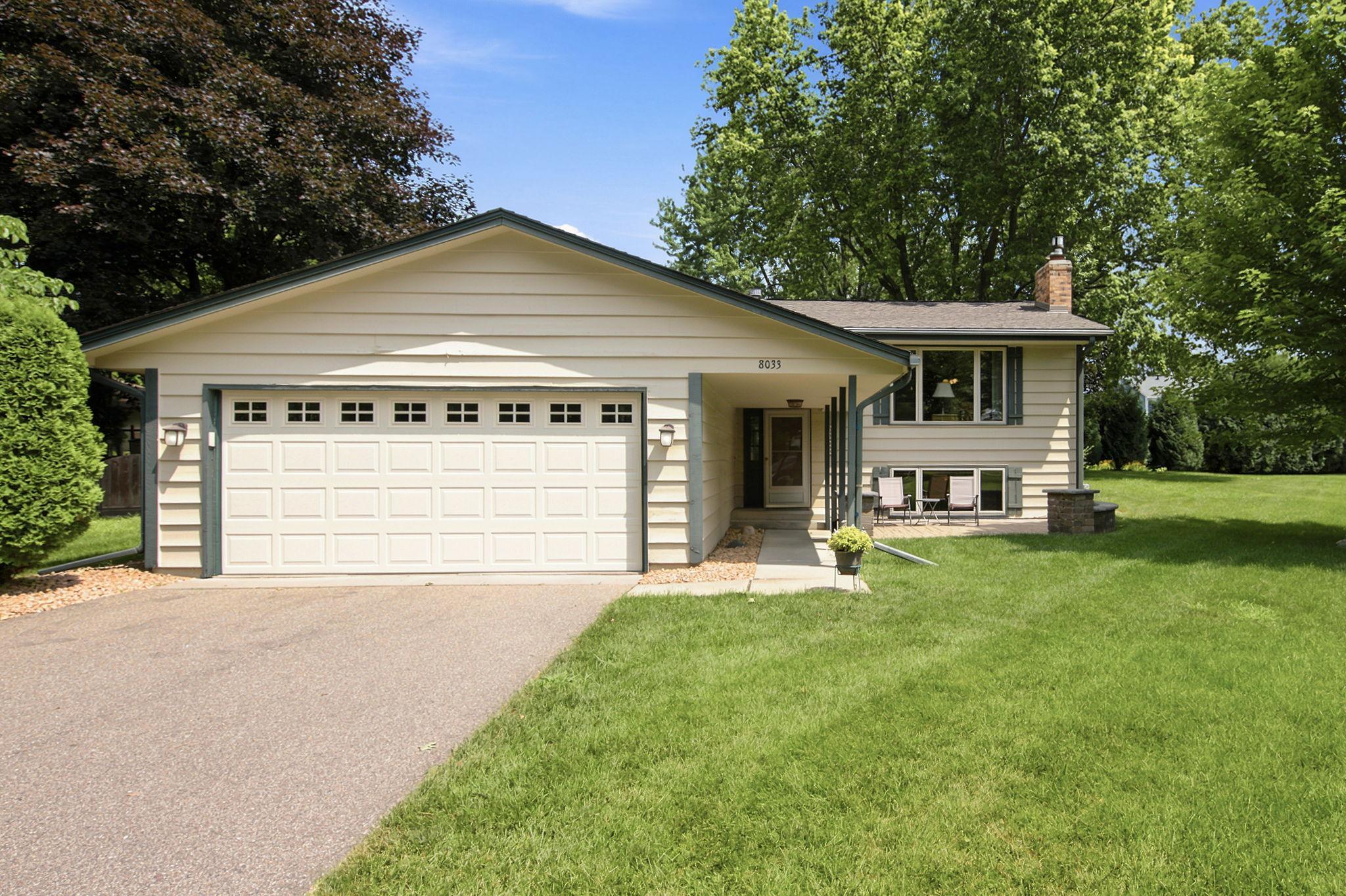 Well maintained home on a cul-de-sac!