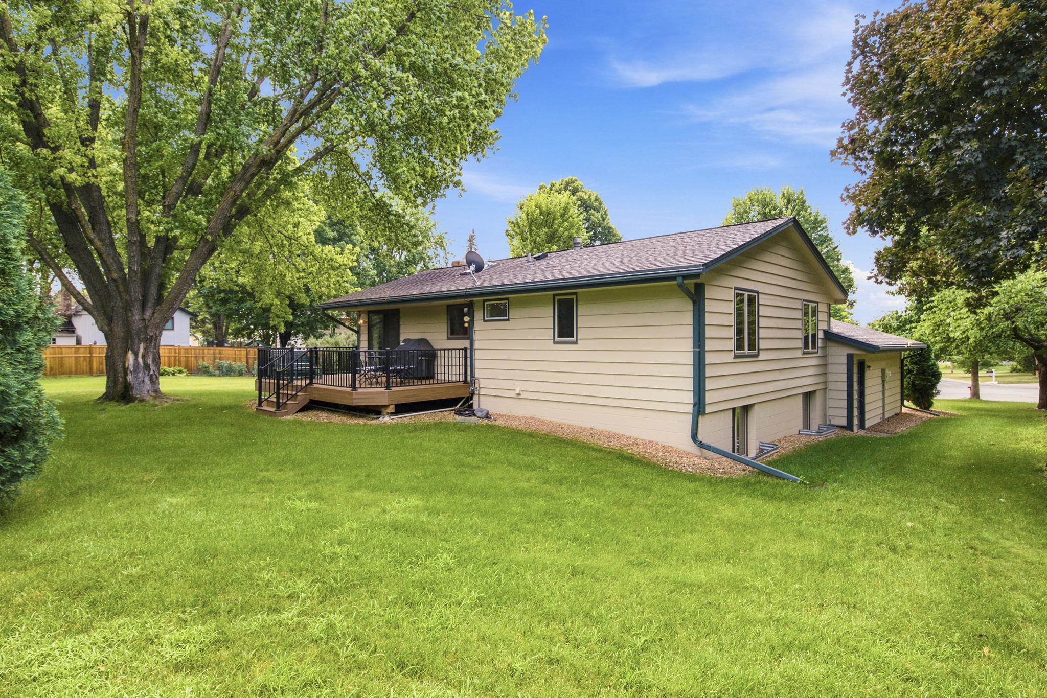 Well maintained inside and out and situated on a large lot on a cul-de-sac!