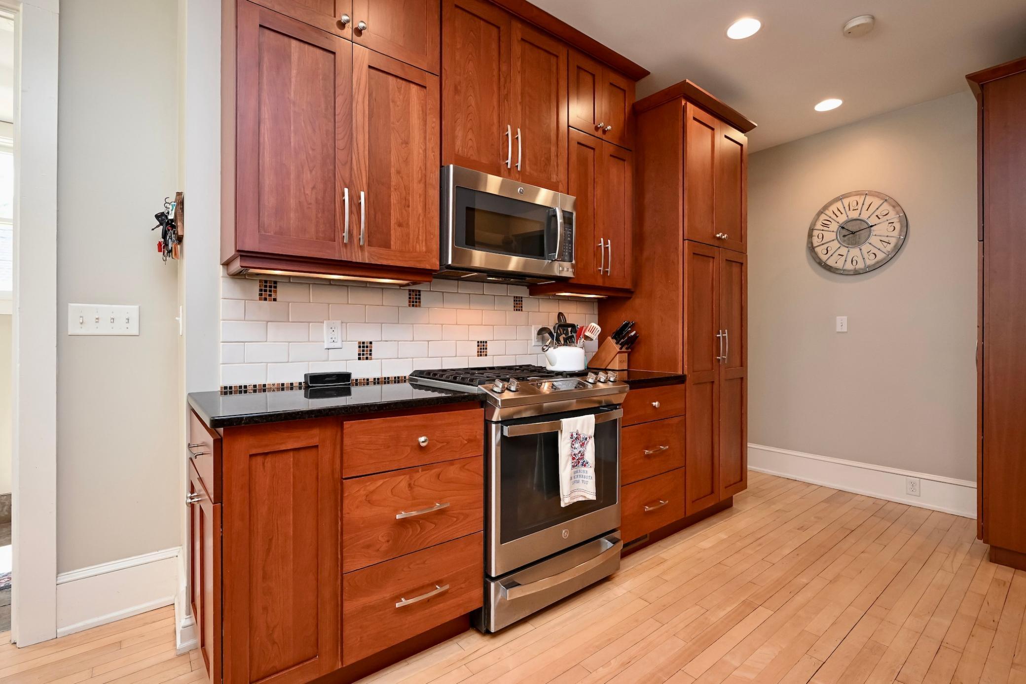 14 Kitchen II.jpg