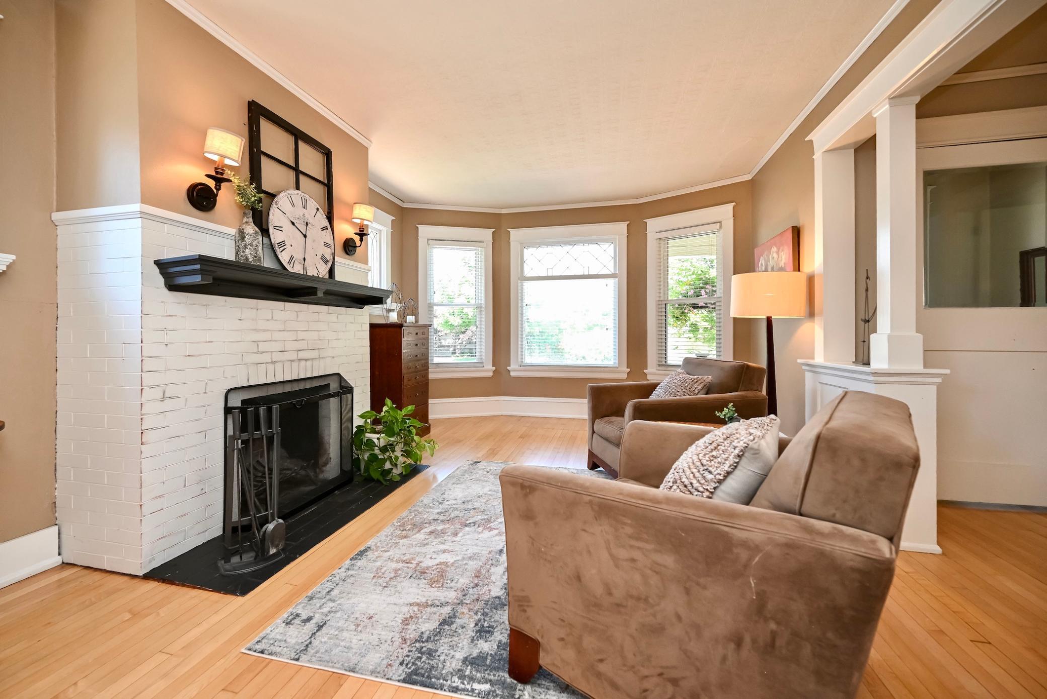 6 Living Room II.jpg