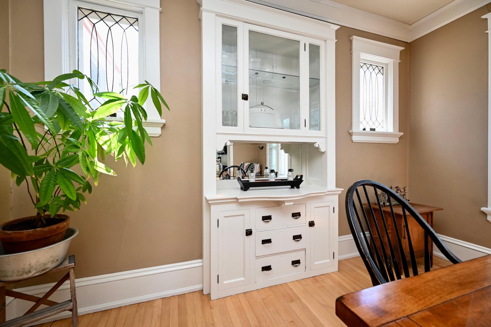 10 Formal Dining Room Detail.jpg