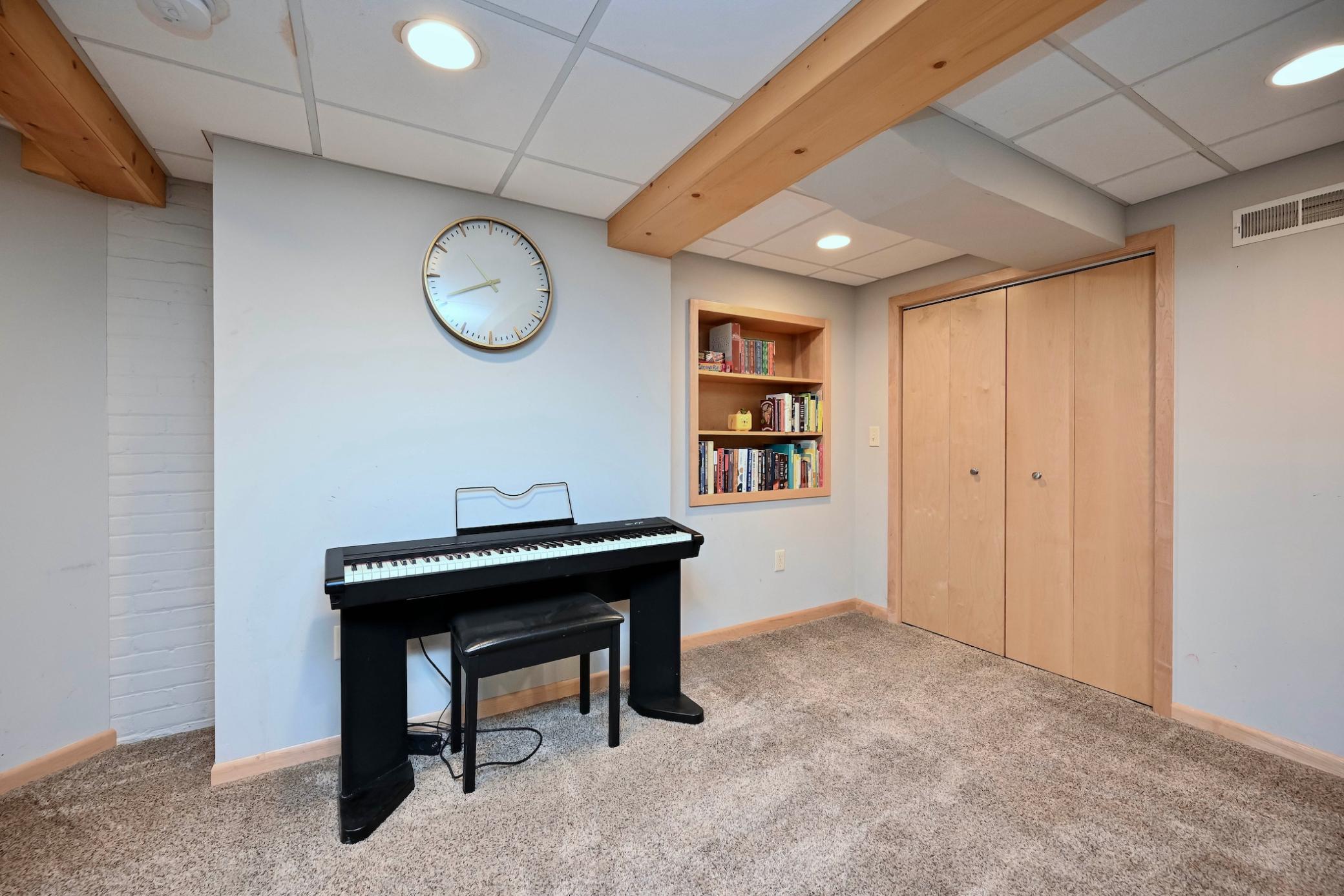 30 LL Family Room II.jpg