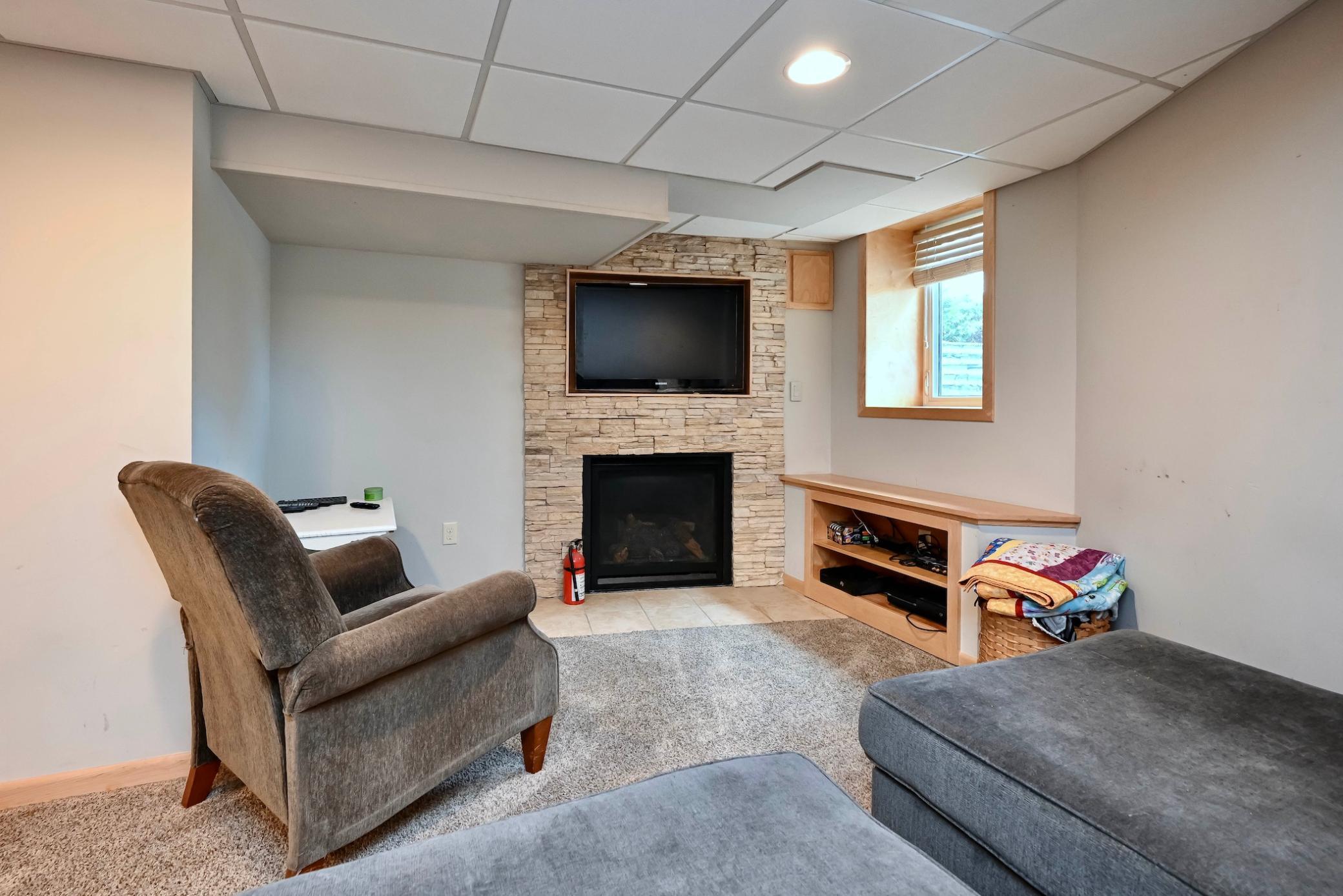 29 LL Family Room I.jpg