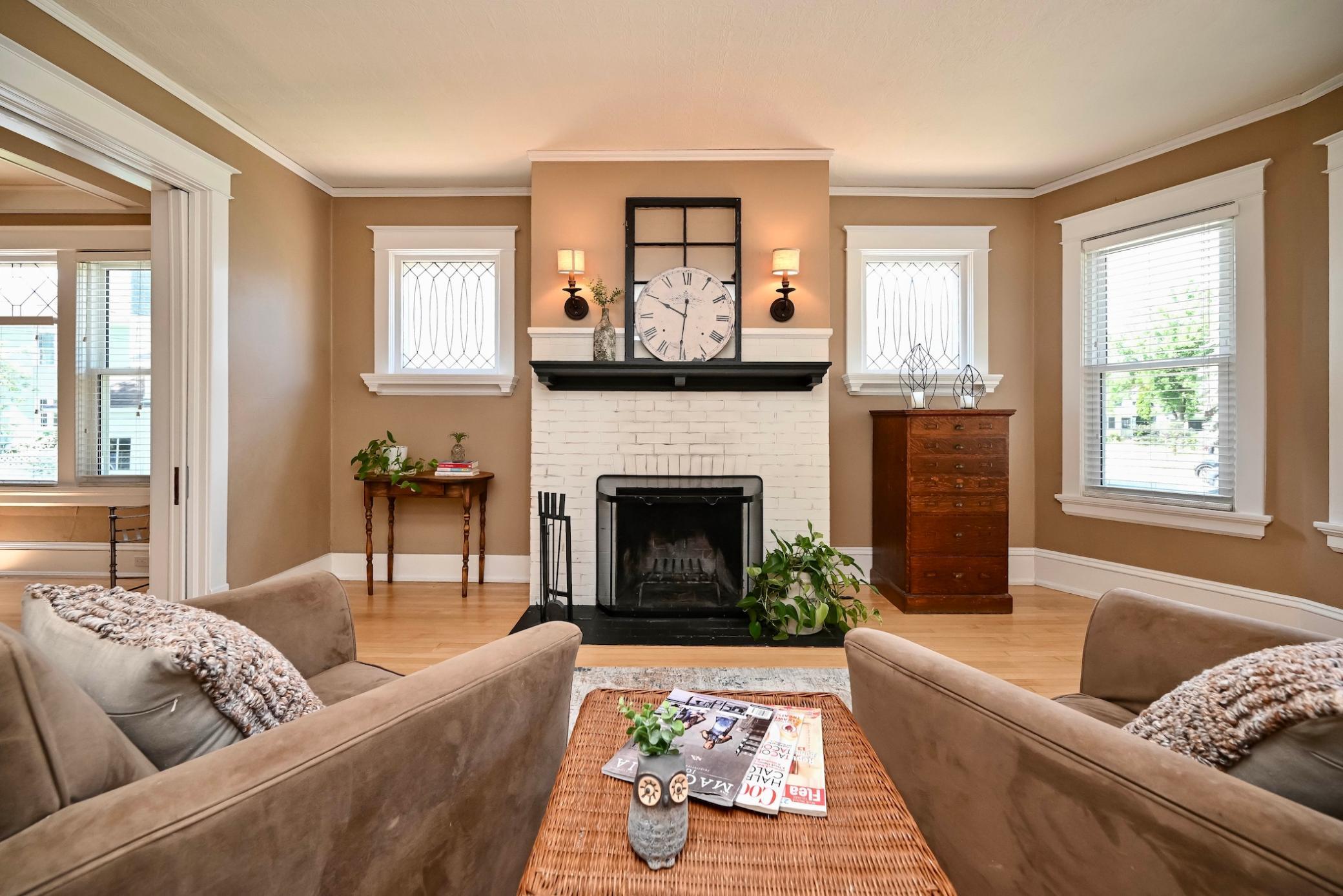 5 Living Room I.jpg