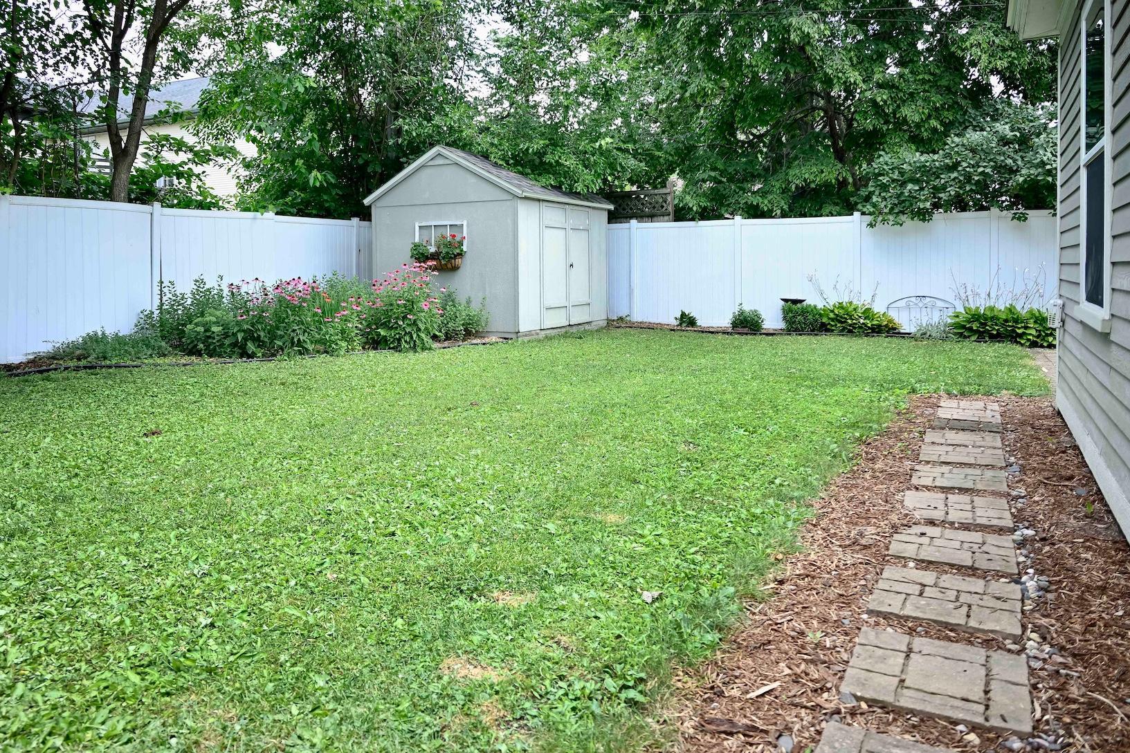 38 Back Yard & Garden Shed.jpg