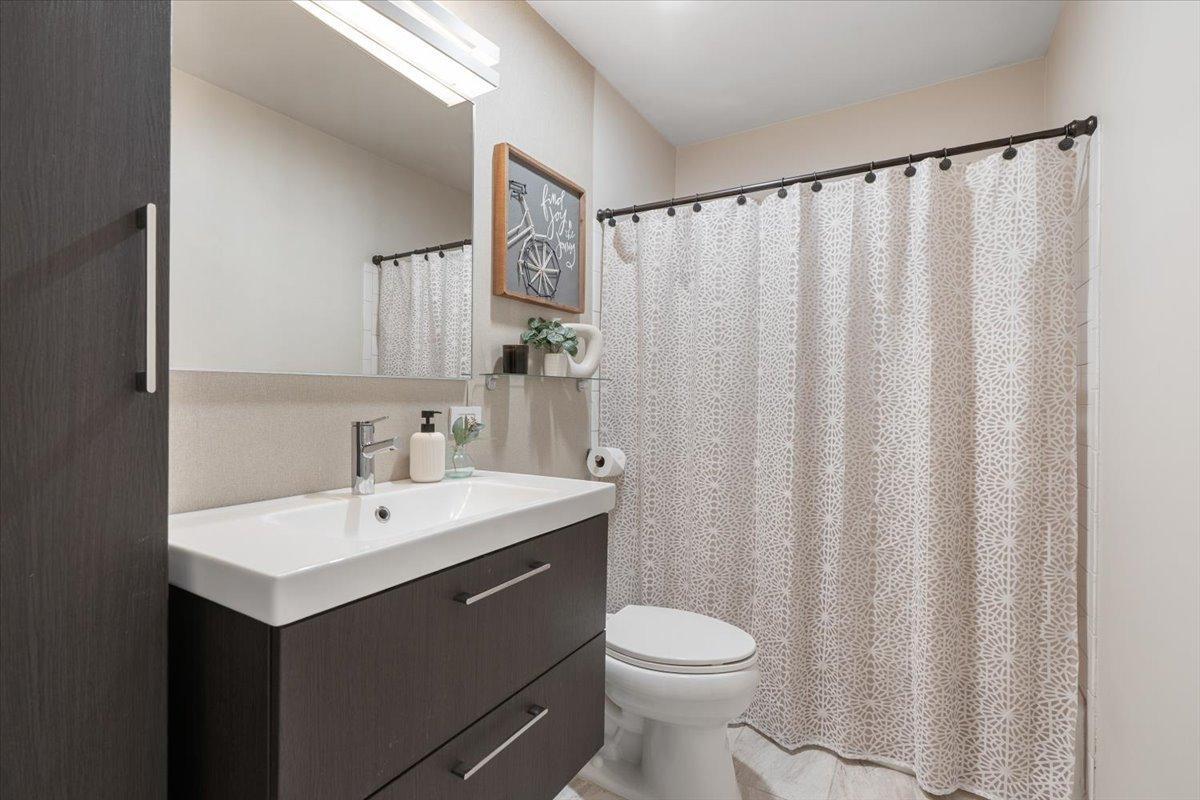 Main Floor Full Bath