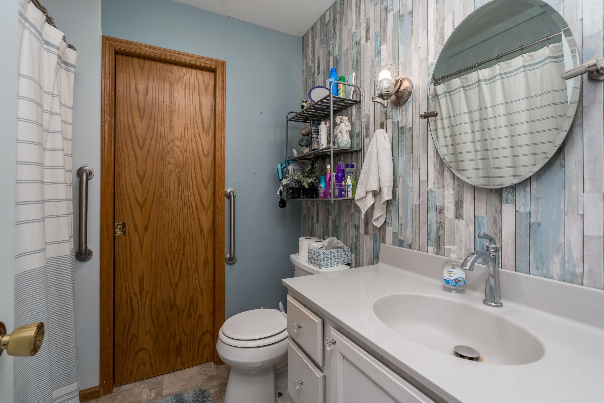 47-web-or-mls-6105-shamrock-dr.jpg