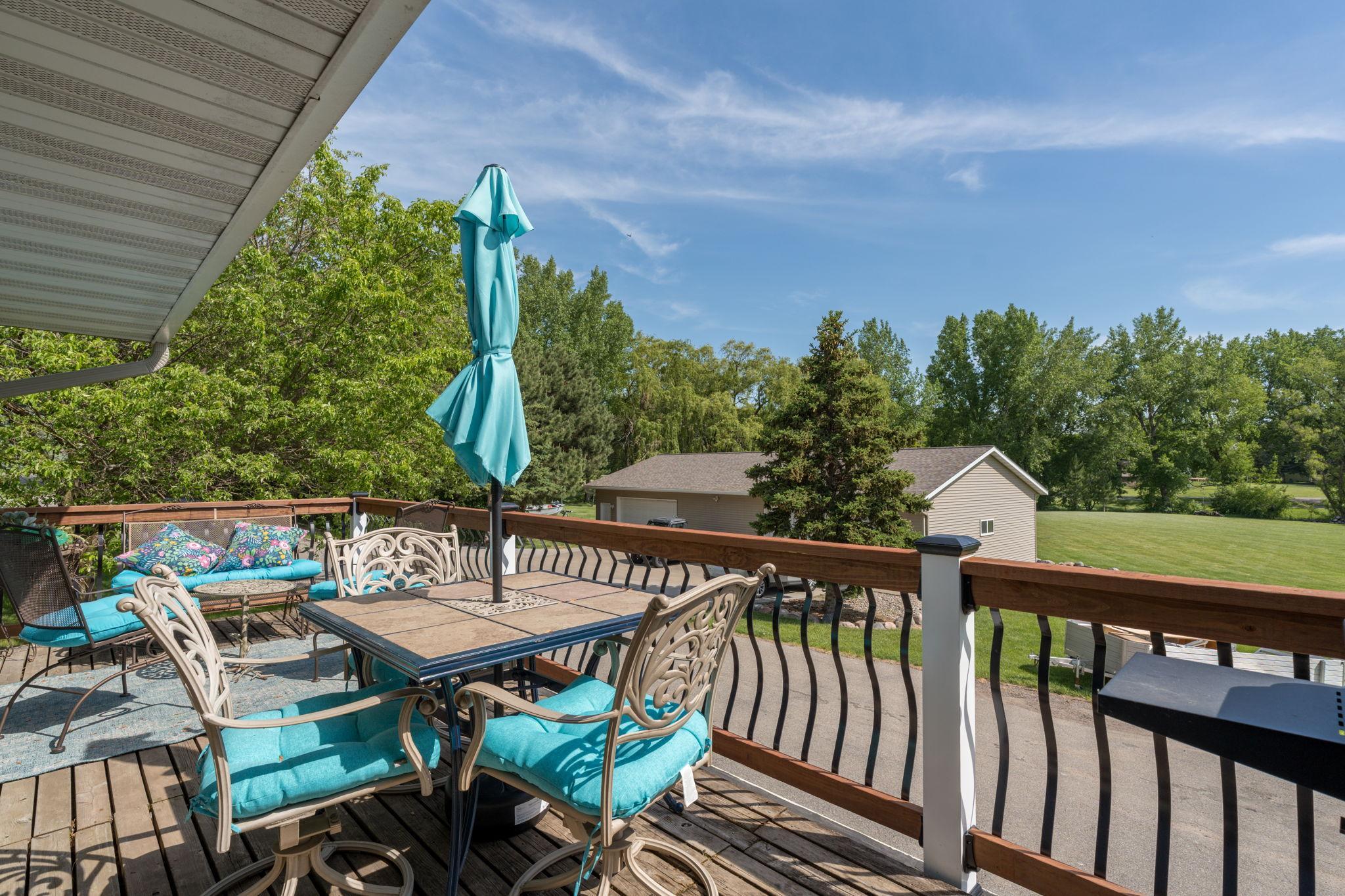 40-web-or-mls-6105-shamrock-dr.jpg