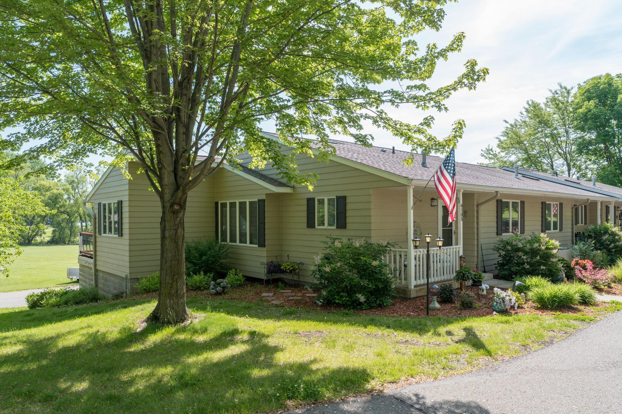 23-web-or-mls-6105-shamrock-dr.jpg