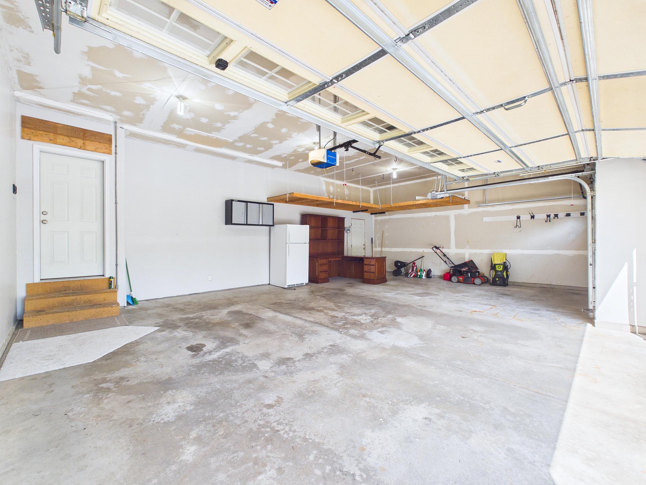 GARAGE.jpg