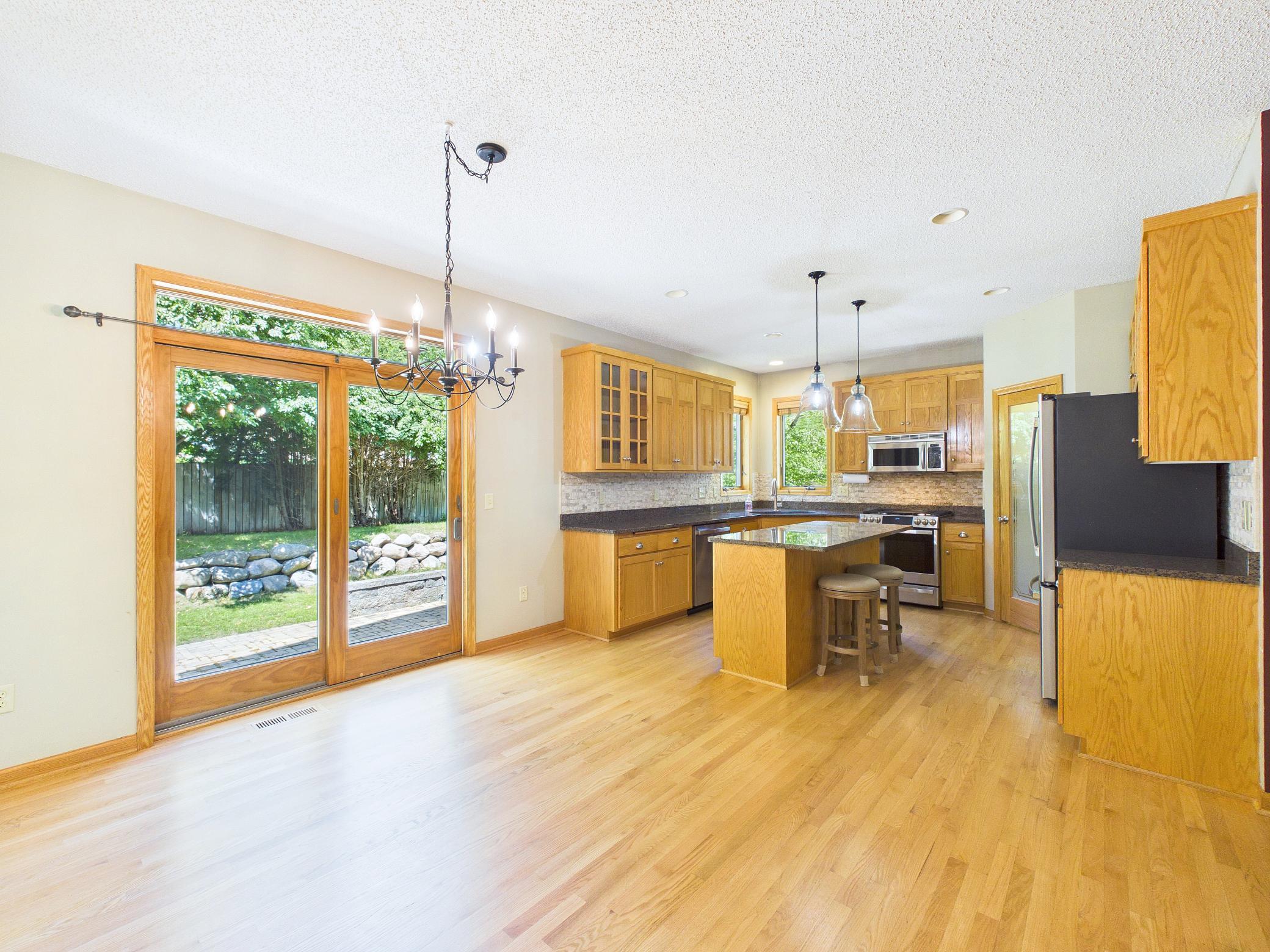 DINING ROOM.jpg