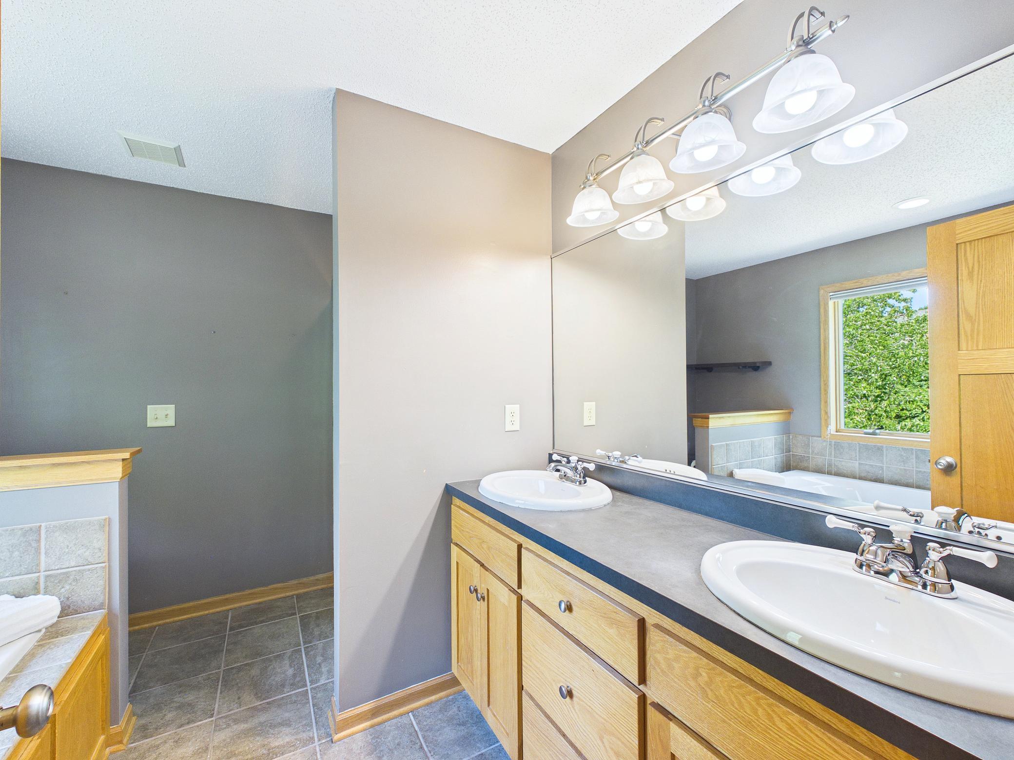 MASTER BATH.jpg
