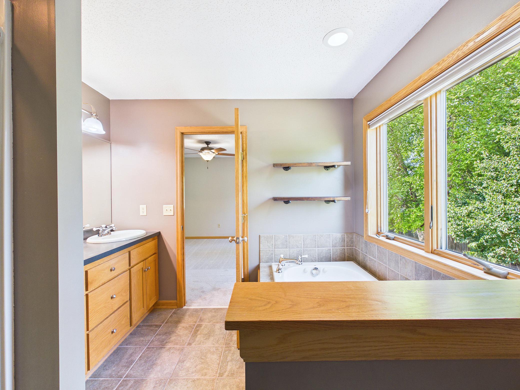MASTER BATH 2.jpg