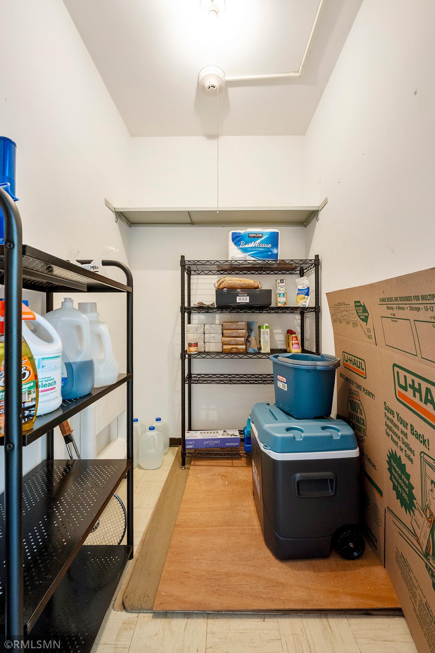 Unit storage locker