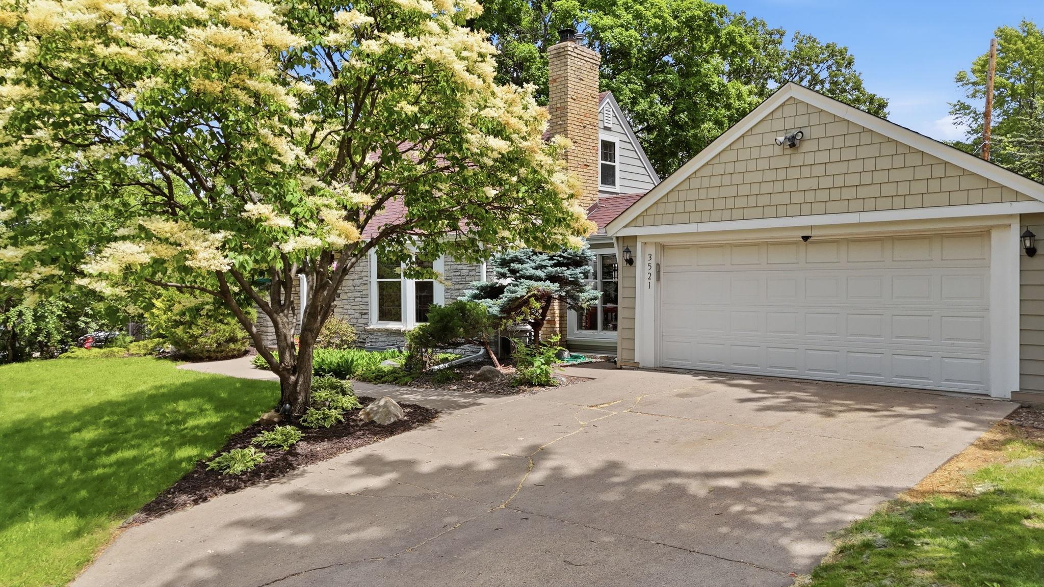 2 car garage with connecting sunporch to home