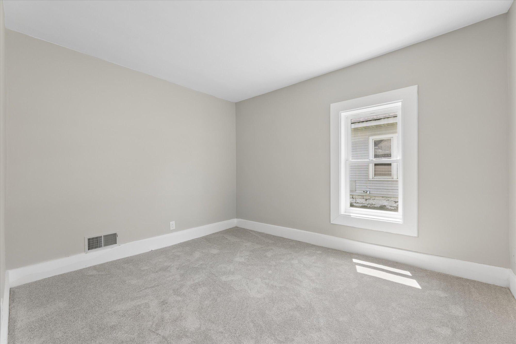 16-403 S Holcombe Ave, Litchfield, MN 55355_17.jpg