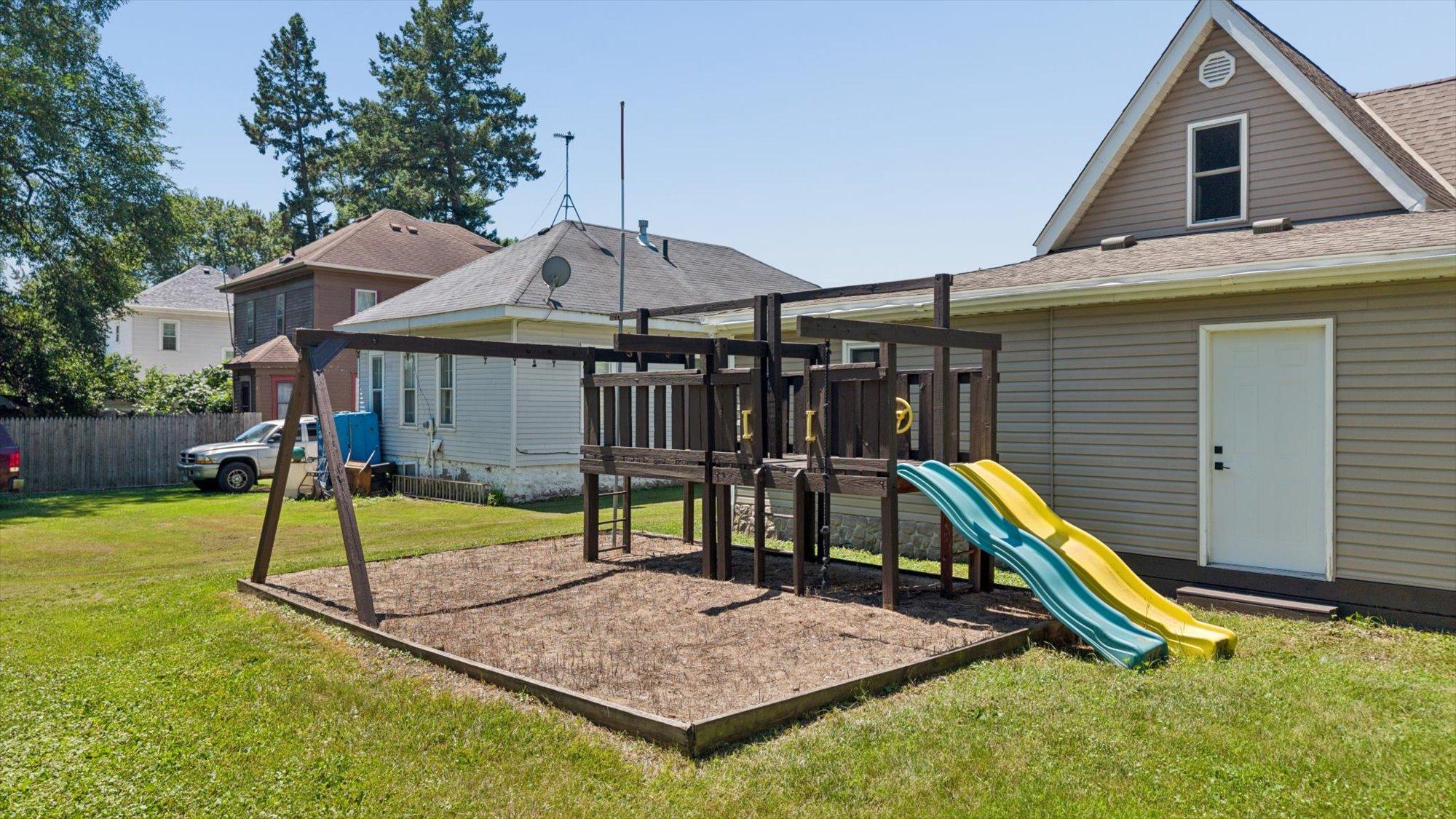 06-403 S Holcombe Ave, Litchfield, MN 55355_07.jpg