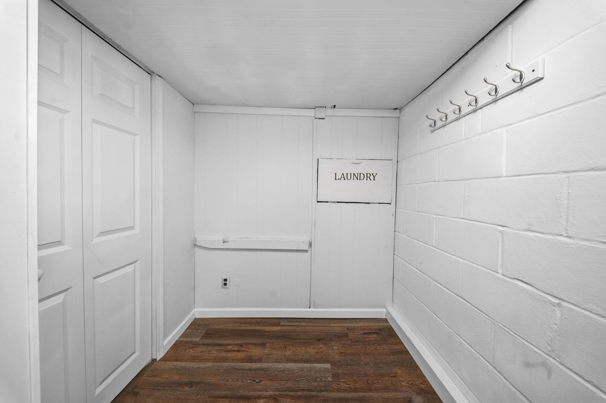 Another view of the closet.