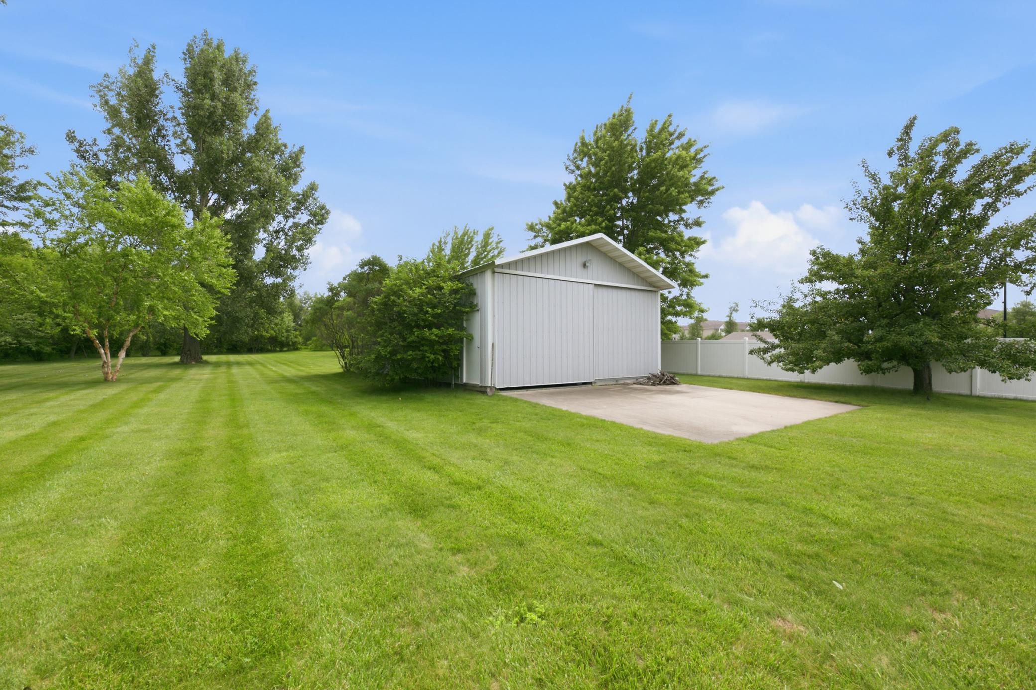 Shop - 960 SQFT with Concrete Patio