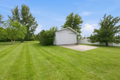 Shop - 960 SQFT with Concrete Patio