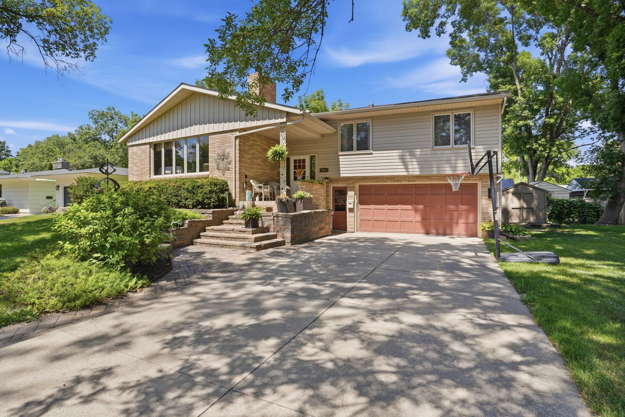 7111118