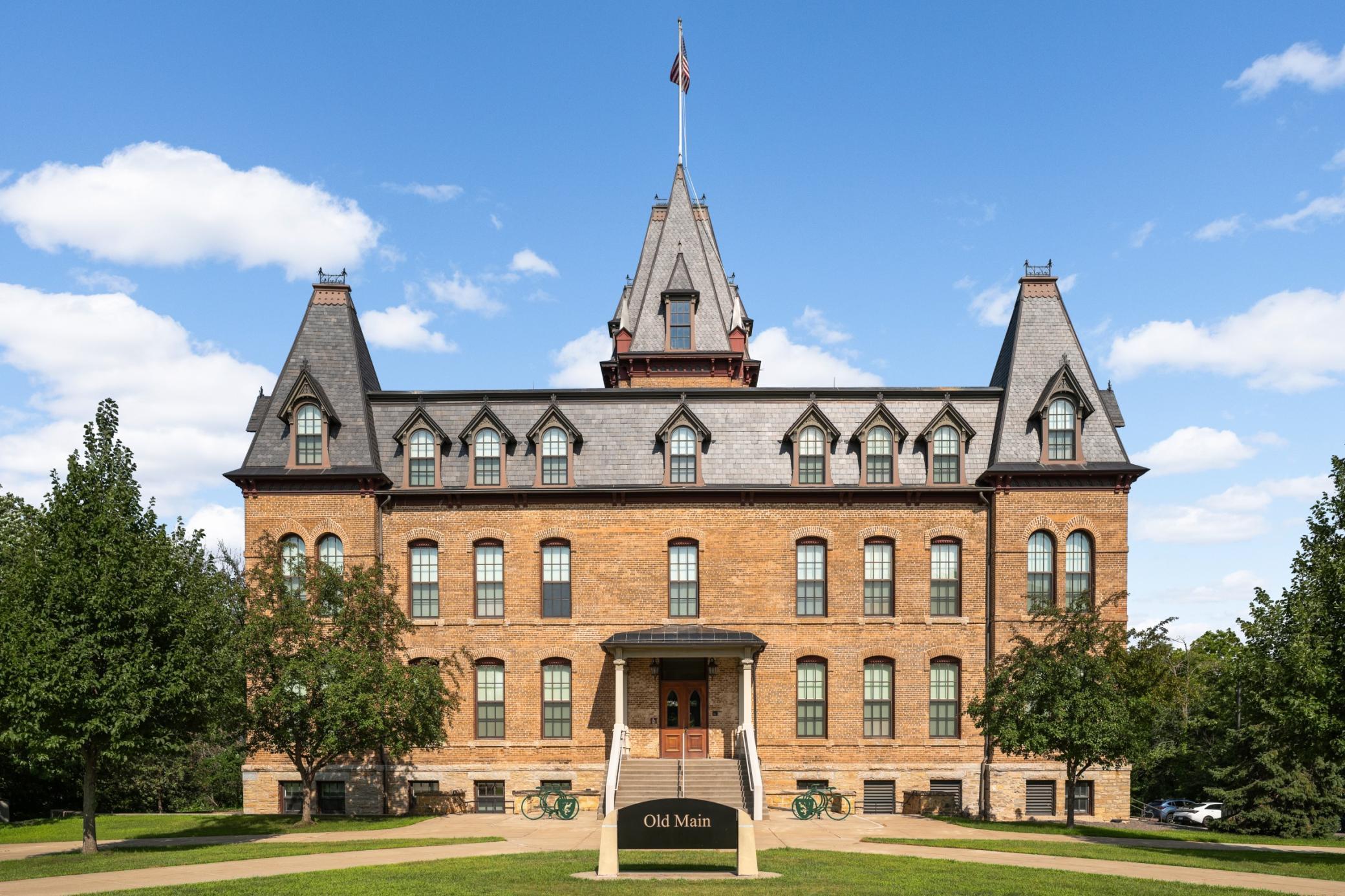 St. Olaf college just a 3-minute drive away.