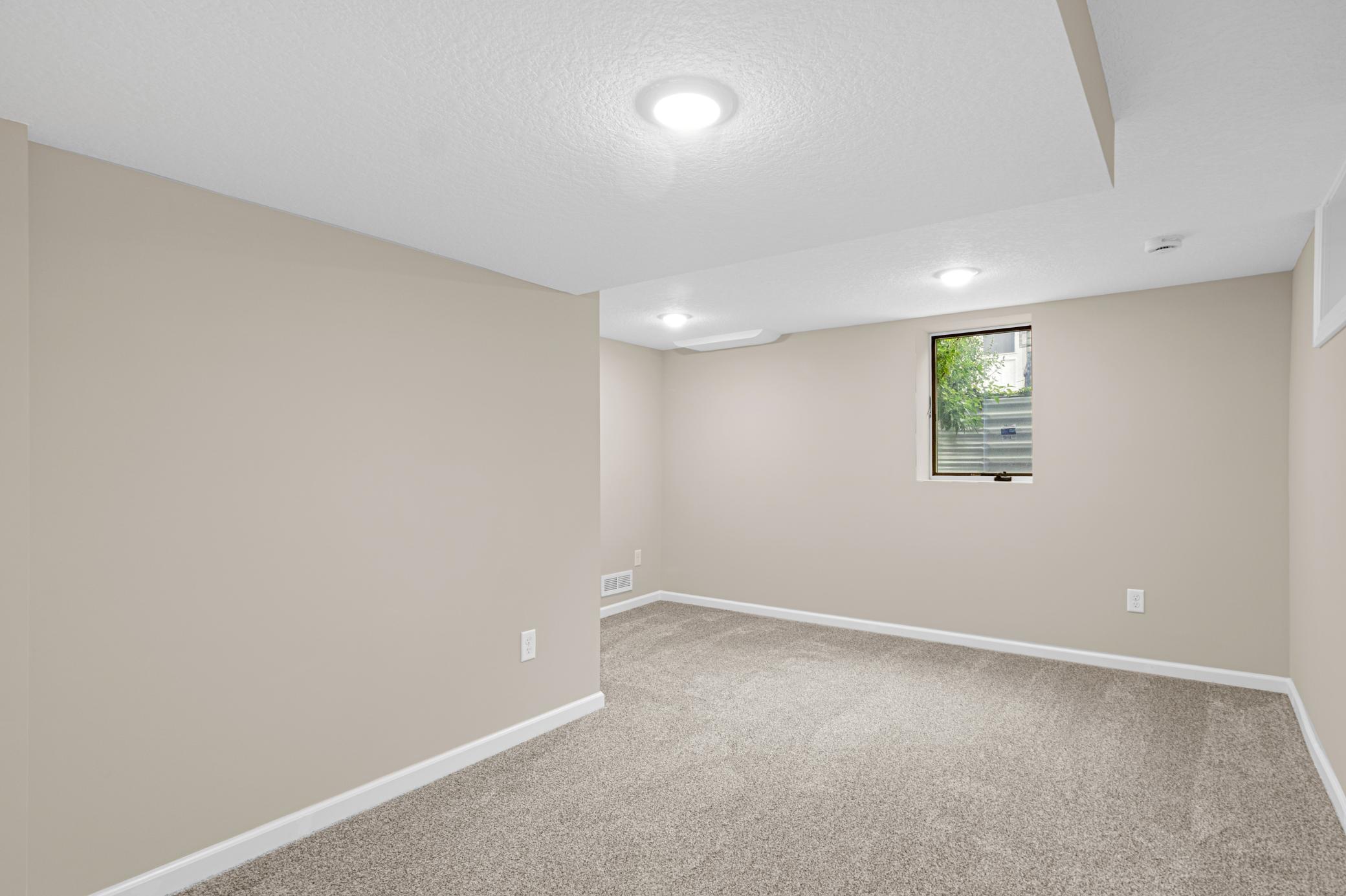1394 Mackubin St-21.jpg