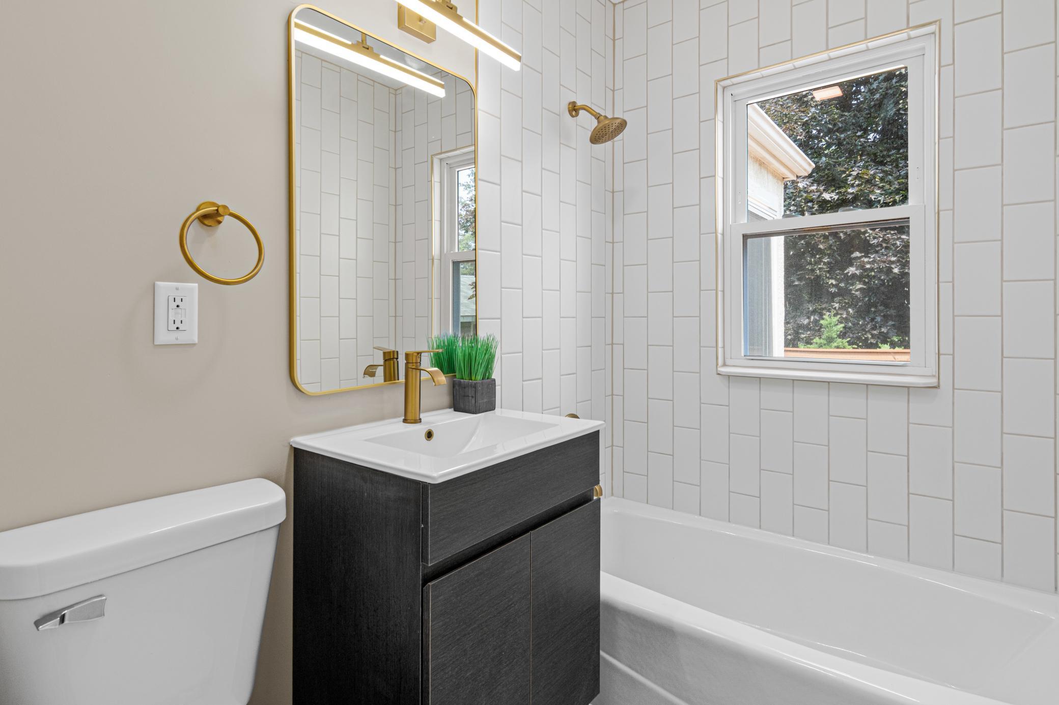 1394 Mackubin St-15.jpg