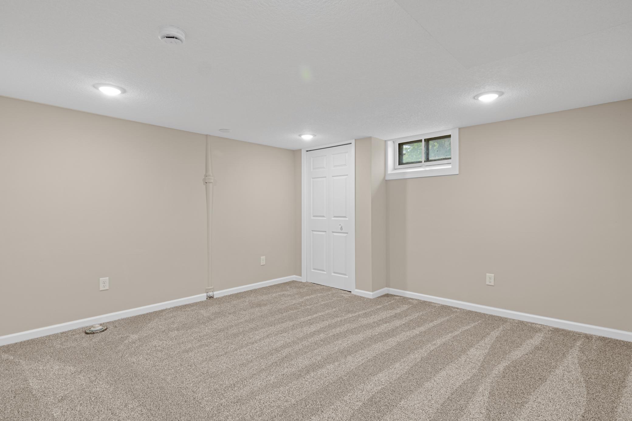 1394 Mackubin St-19.jpg
