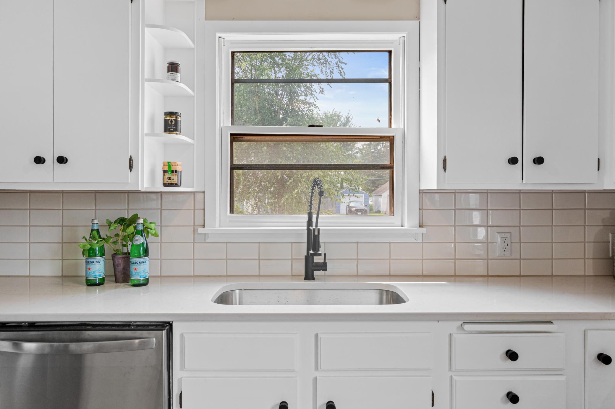1394 Mackubin St-7.jpg