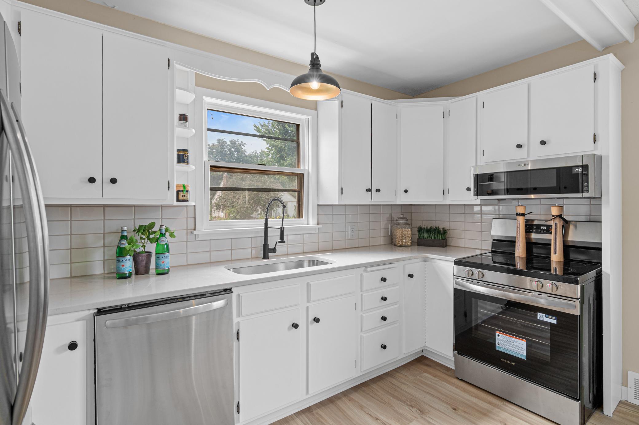 1394 Mackubin St-8.jpg