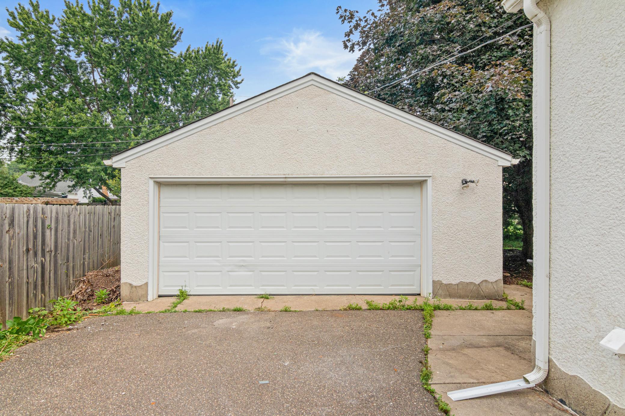 1394 Mackubin St-26.jpg