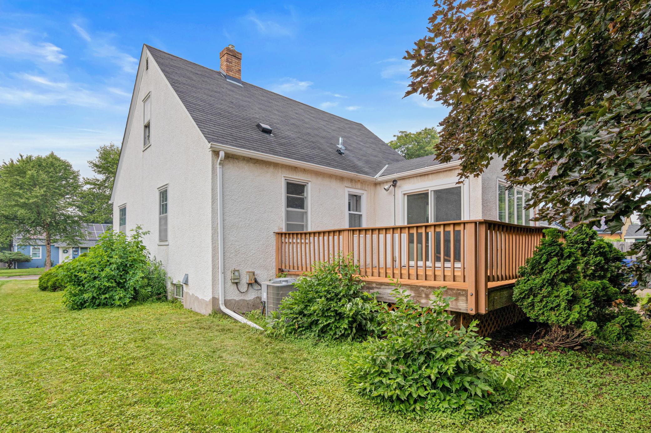 1394 Mackubin St-28.jpg