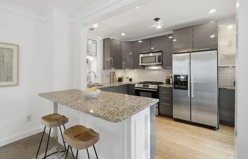 Granite, stainless steel, hardwood - totally chic!