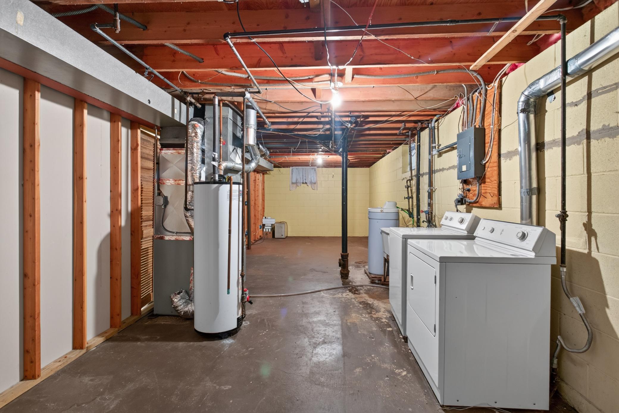 Laundry/utility room basement