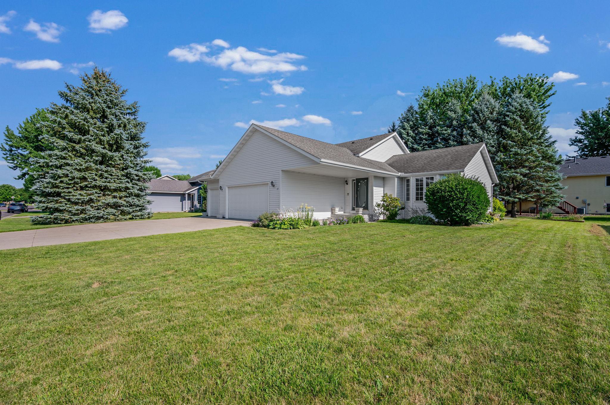 19 La Mar Ct North Mankato MN-02.jpg