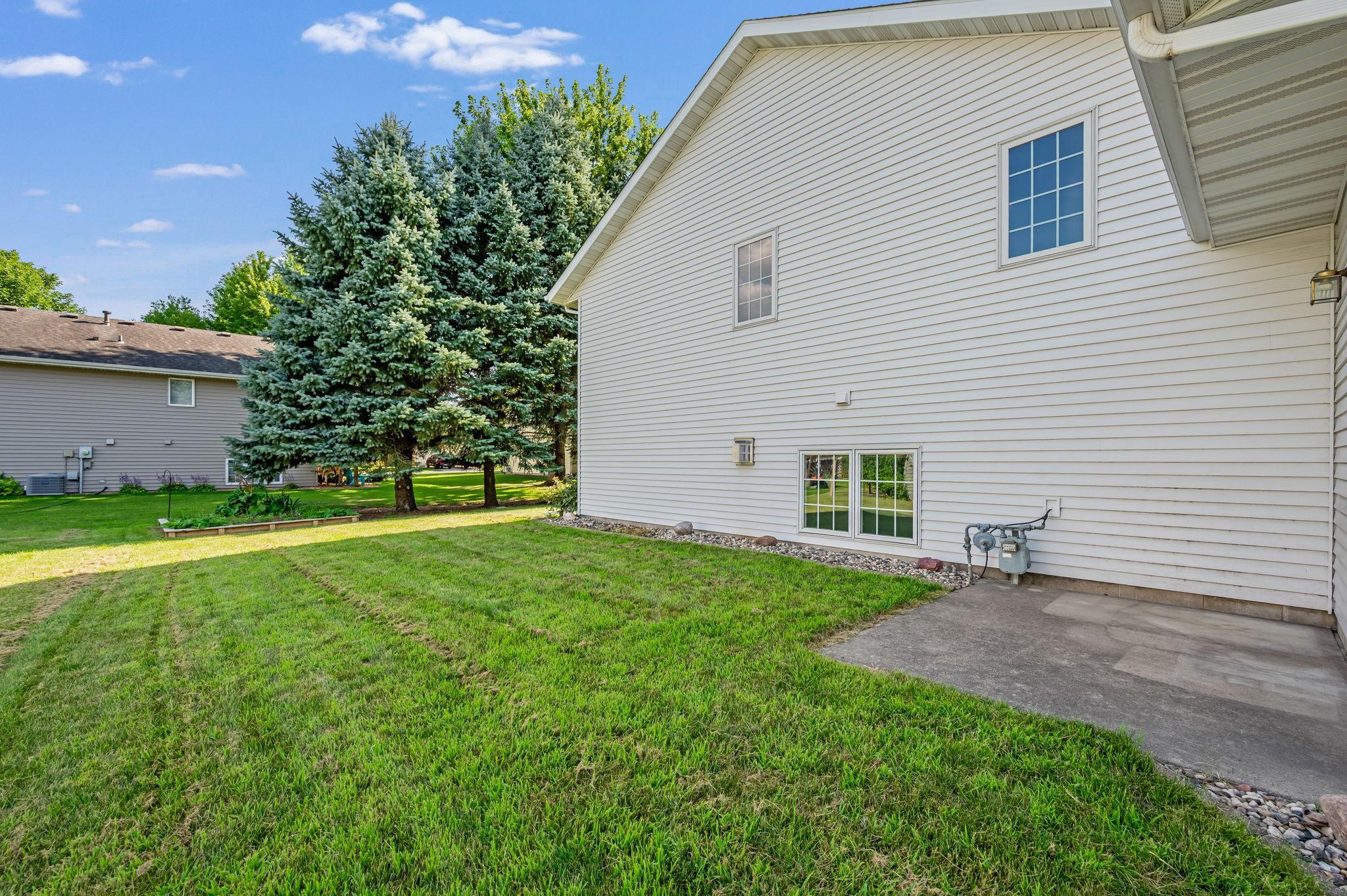 19 La Mar Ct North Mankato MN-04.jpg