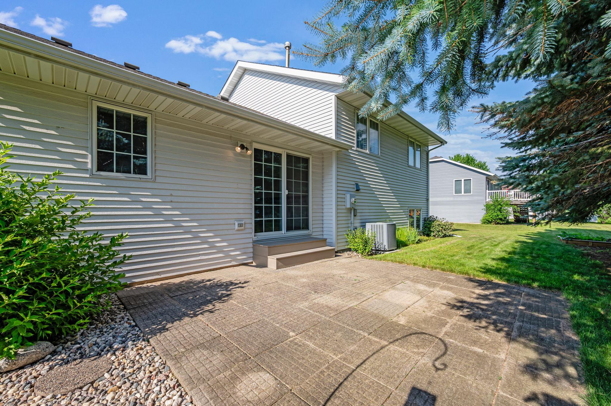 19 La Mar Ct North Mankato MN-05.jpg