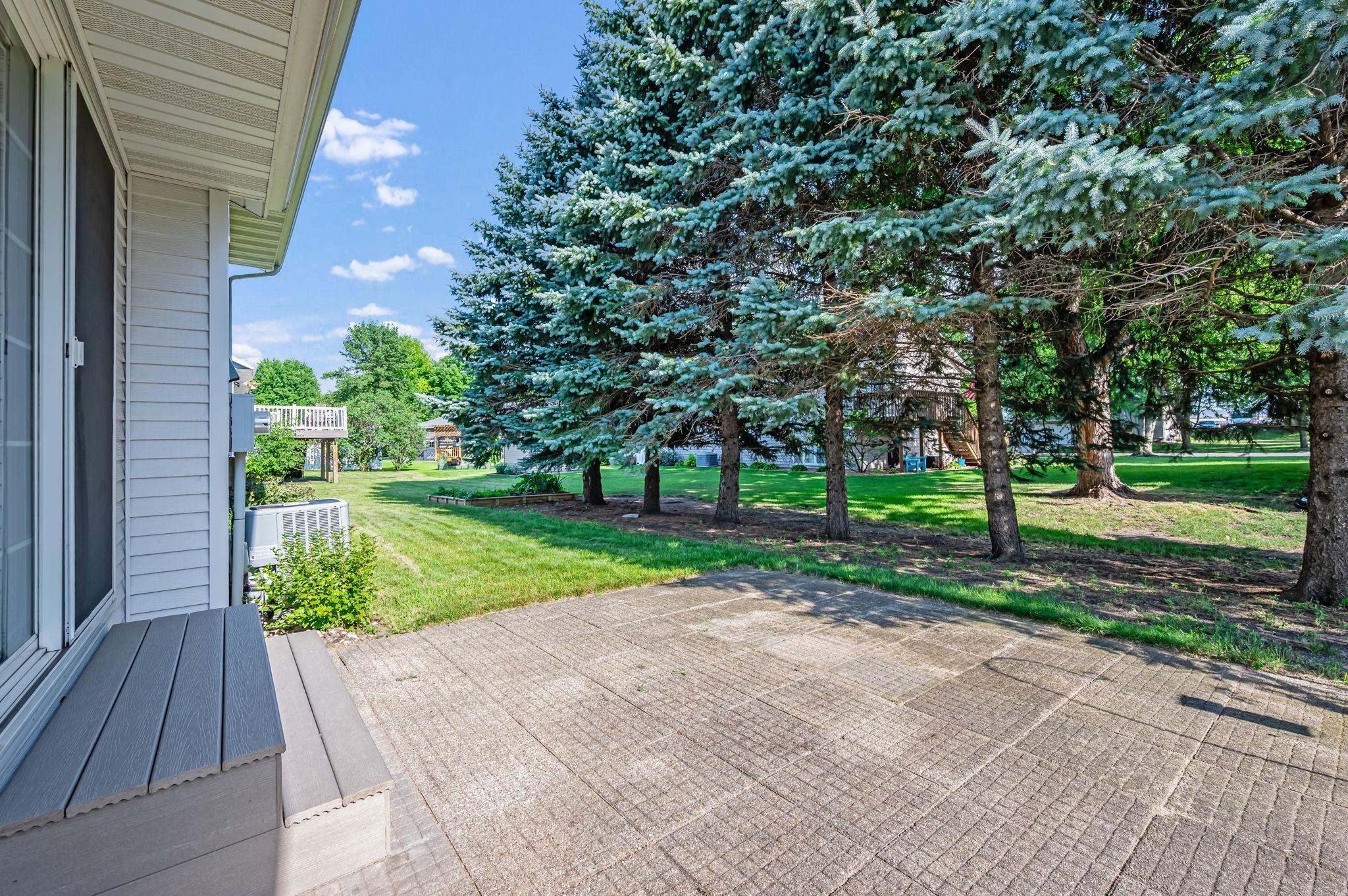 19 La Mar Ct North Mankato MN-06.jpg