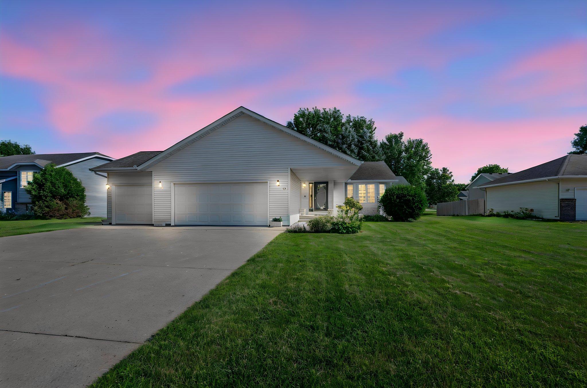 19 La Mar Ct North Mankato MN-01 day to dusk.jpeg