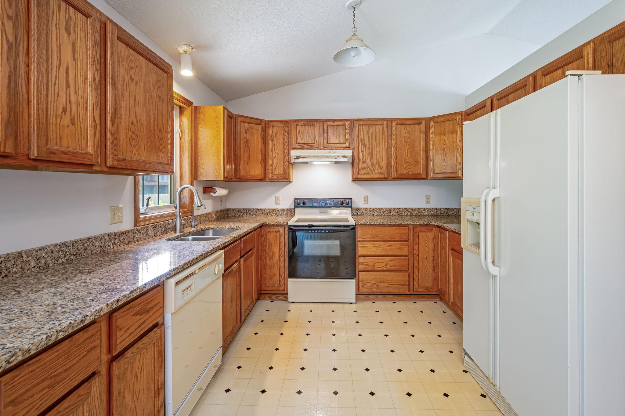 19 La Mar Ct North Mankato MN-14.jpg